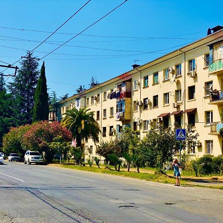 Квартира 1-Комнатная - До Моря 2 Мин - В Центре スフミ エクステリア 写真